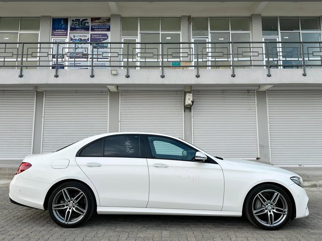 Mercedes E CLASS thumbnail 7